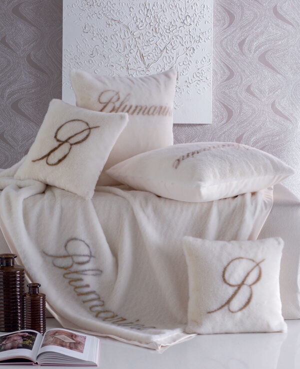 Cuscino arredo in ecopelliccia "St. Moritz" Blumarine - immagine 2